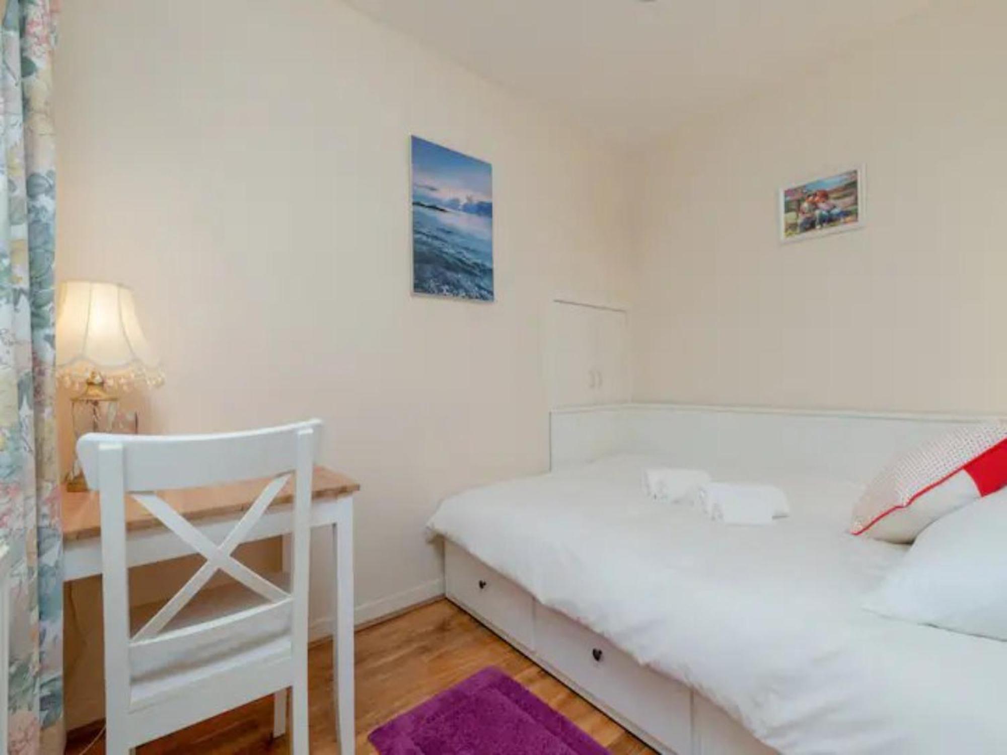 Pass The Keys Spacious Murrayfield Flat Edinburgh