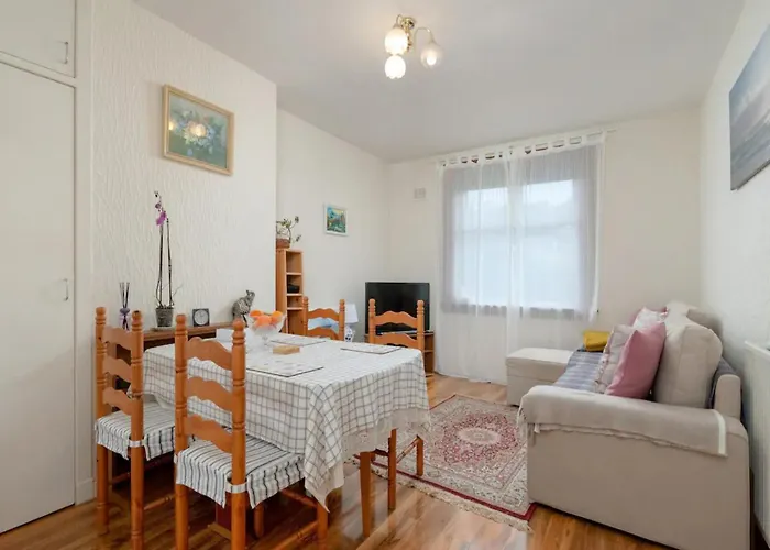 Pass The Keys Spacious Murrayfield Flat